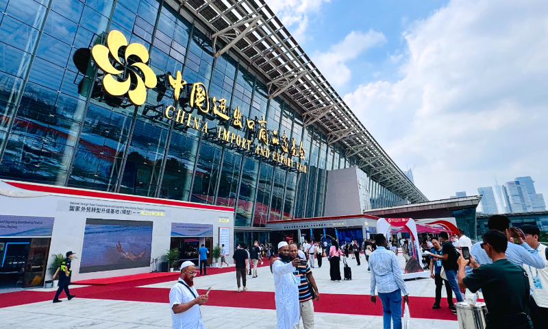 Participants take photos at the Canton Fair complex on October 16, 2024, in Guangzhou, South China's Guangdong Province. Photo: Chi Jingyi/GT