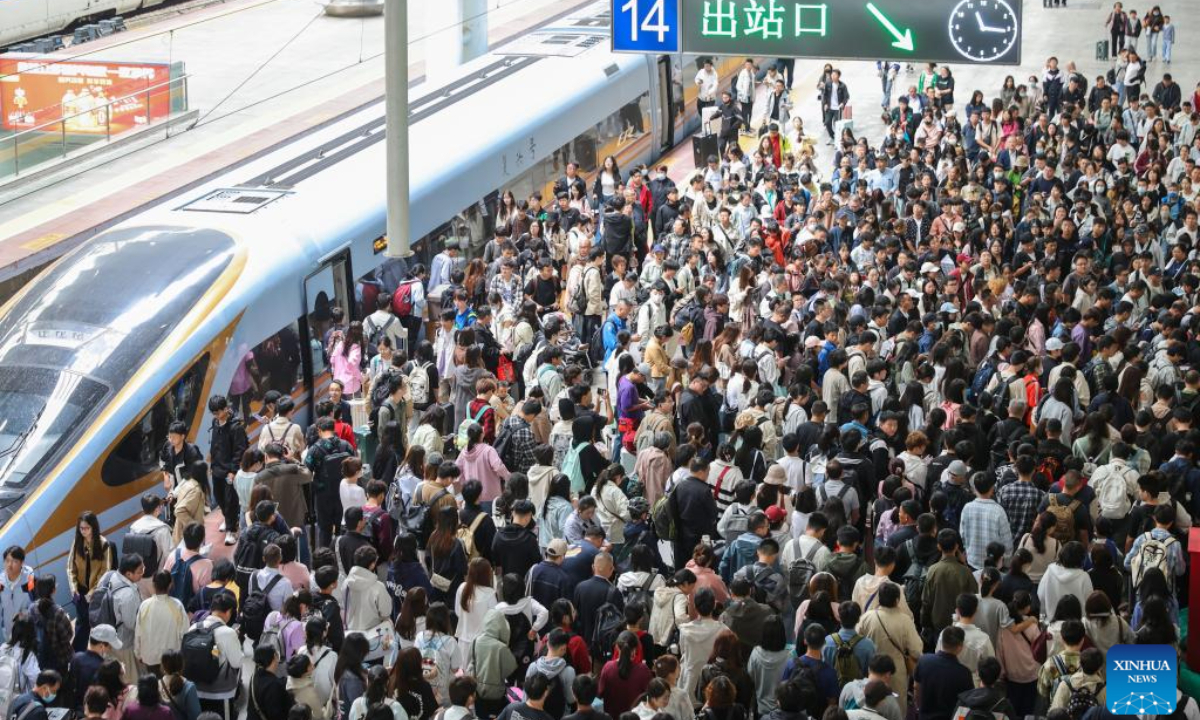 Passengers get off a train at Nanjing Railway Station in Nanjing, east China's Jiangsu Province, Oct 1, 2024. Tuesday marks the first day of China's National Day holiday. China is expected to see 175 million railway trips during the 10-day travel rush, which runs from Sep 29 to Oct 8, according to China State Railway Group Co., Ltd. Photo:Xinhua