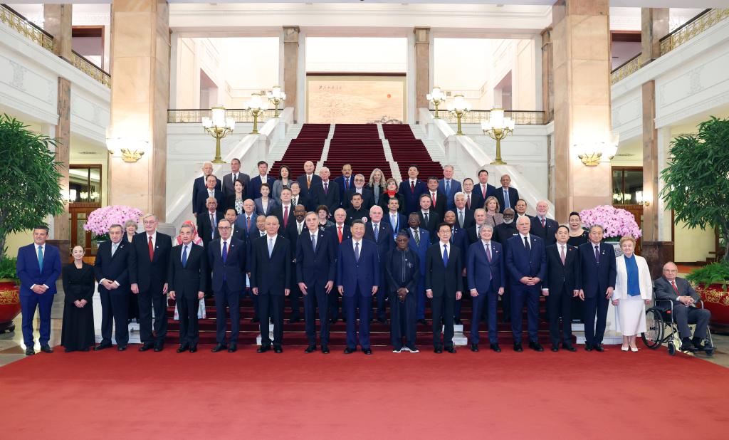 Chinese President Xi Jinping poses for a group photo with foreign guests attending the China International Friendship Conference and conference marking the 70th founding anniversary of the Chinese People's Association for Friendship with Foreign Countries at the Great Hall of the People in Beijing, capital of China, Oct 11, 2024. Xi met with the foreign guests here on Friday. Photo:Xinhua