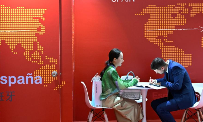 Merchants negotiate at the pavilion of Spain during the 24th China International Fair for Investment and Trade (CIFIT) in Xiamen, southeast China's Fujian Province, Sept. 8, 2024.

Covering around 120,000 square meters, the four-day CIFIT opened here on Sunday and draws visitors from 119 countries and regions, of which about 80 percent are Belt and Road Initiative (BRI) partner countries.

This year's CIFIT highlights the digital economy, new energy and green innovation. It is expected to serve as a platform for more than 80 investment events and roadshow activities. (Xinhua/Wei Peiquan)