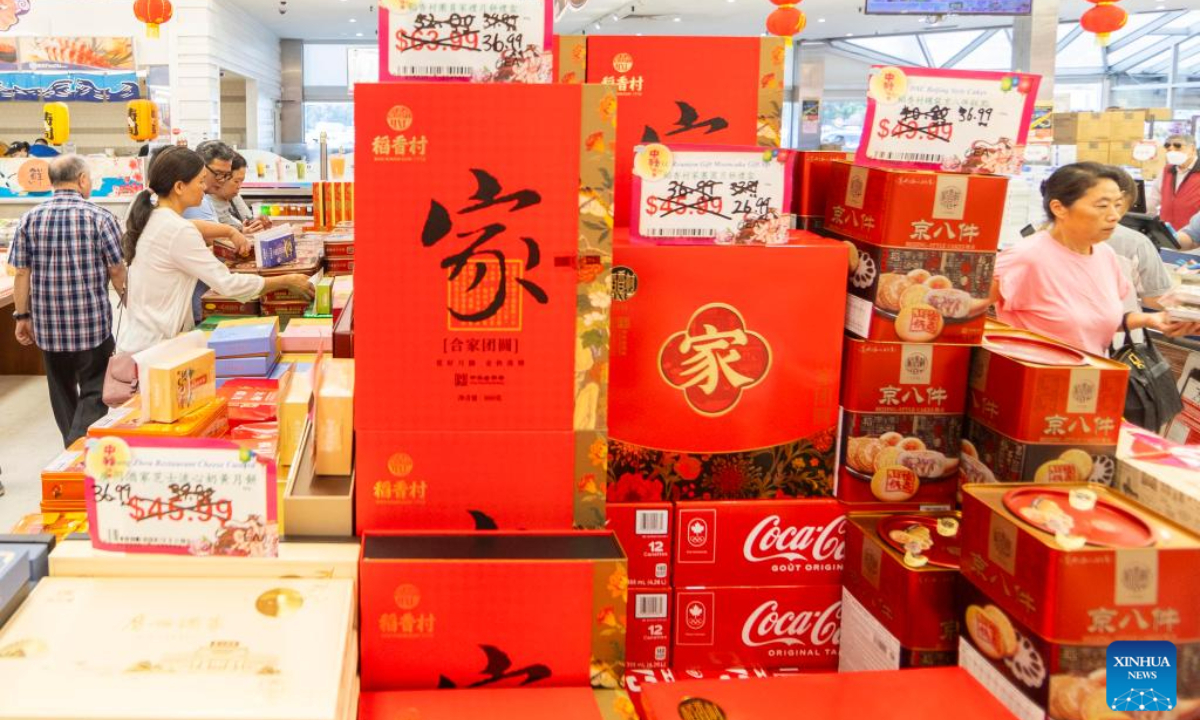 Customers shop for mooncakes ahead of the Mid-Autumn Festival at a supermarket in Toronto, Canada, on Sep 15, 2024. The Chinese Mid-Autumn Festival falls on Sep 17 this year.