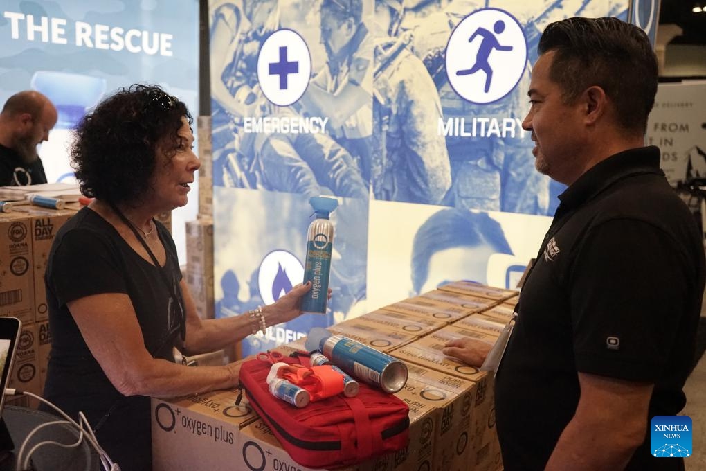 A visitor talks with an exhibitor at the Disasters Expo USA at the Los Angeles Convention Center in Los Angeles, California, the United States, on Sept. 5, 2024. Disasters Expo USA, the leading event mitigating the world's most costly disasters, kicked off on Thursday in Los Angeles, California, drawing thousands of disaster specialists, business owners and first responders from across the globe. (Photo: Xinhua)