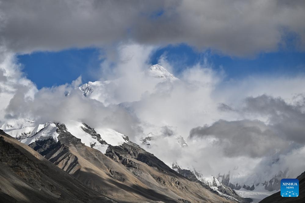 This photo taken on Sept. 4, 2024 from the Mount Qomolangma base camp in Tingri County of Xigaze City in southwest China's Xizang Autonomous Region shows a view of Mount Qomolangma. (Photo: Xinhua)