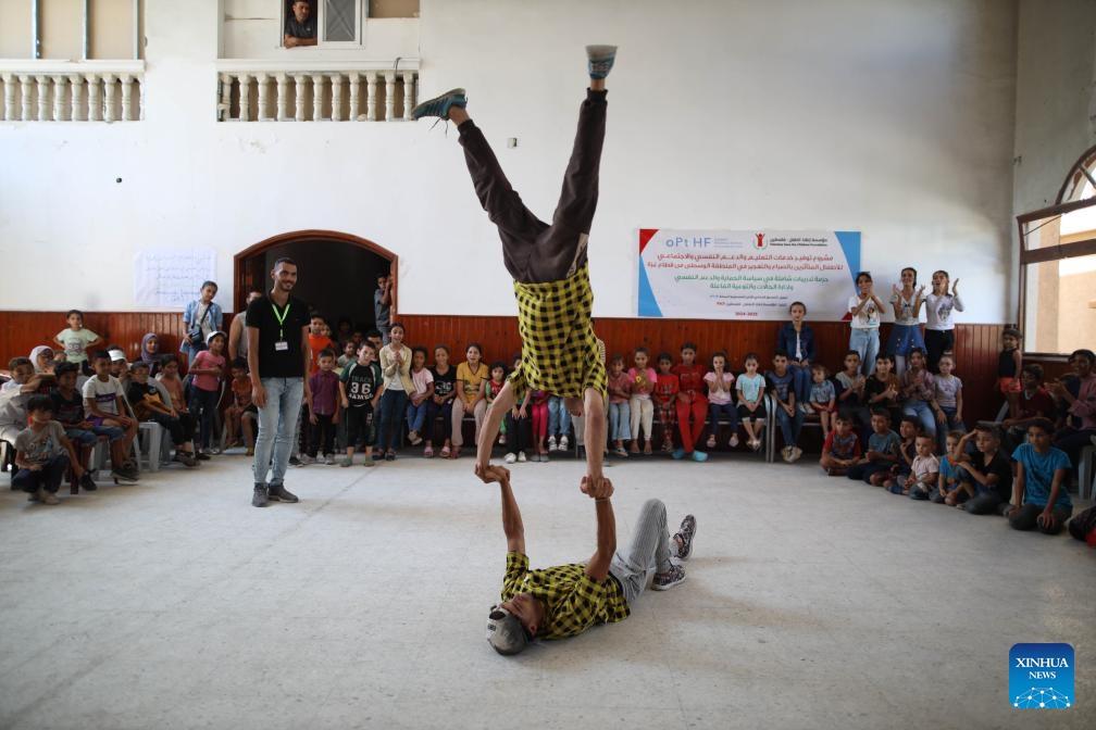 Palestinian volunteers perform for children in the Al-Maghazi refugee camp, central Gaza Strip, on Sept. 5, 2024. Palestinian volunteers on Thursday launched several entertainment activities for children in Gaza to release their psychological pressure that resulted from the ongoing Israel-Hamas conflict. (Photo: Xinhua)