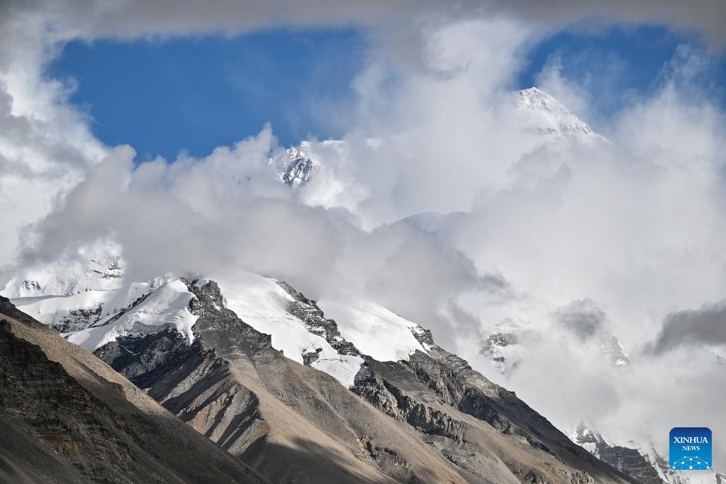 This photo taken on Sept. 4, 2024 from the Mount Qomolangma base camp in Tingri County of Xigaze City in southwest China's Xizang Autonomous Region shows a view of Mount Qomolangma. (Photo: Xinhua)