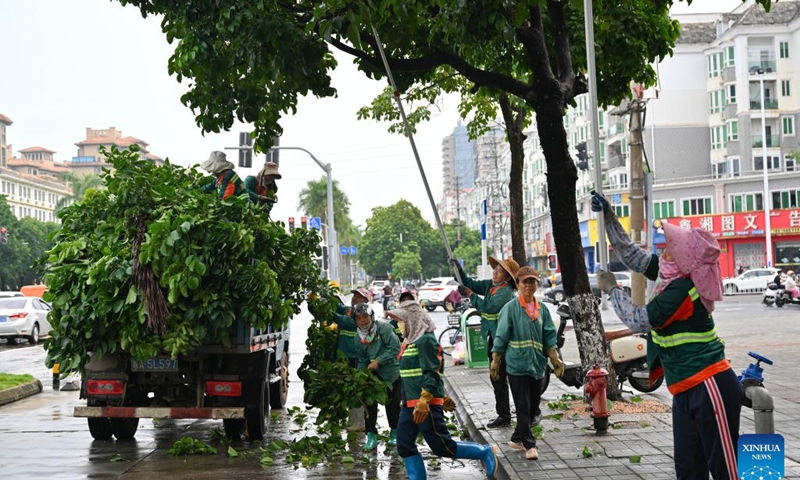 Workers cut redundant branches of trees ahead of the landfall of typhoon Yagi in Haikou, south China's Hainan Province, Sept. 5, 2024. The State Flood Control and Drought Relief Headquarters raised its emergency response for flood and typhoon prevention from level III to level II in Guangdong and Hainan provinces at 3 p.m. Thursday, as typhoon Yagi approaches. (Photo: Xinhua)