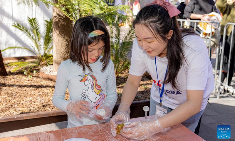 A child learns to make mooncake during a celebration of the upcoming Mid-Autumn Festival in Canberra, Australia, Sept. 7, 2024. Photo: Xinhua