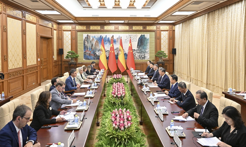 Chinese President Xi Jinping meets with Spanish Prime Minister Pedro Sanchez, who is on an official visit to China, at the Diaoyutai State Guesthouse in Beijing, capital of China, Sept. 9, 2024. (Xinhua/Yin Bogu)