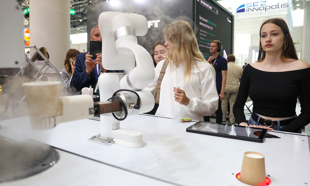 A robot serves coffee during the International Forum Kazan Digital Week-2024 at the Kazan Expo Exhibition Center, Kazan, Russia on September 9, 2024. The event runs from September 9 to 11, with more than 25,000 participants expected to attend, including those who will join the forum online. Among the guests will be representatives of 112 countries from around the world. Photo: VCG