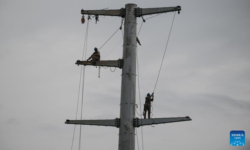 Staff members from a local power company repair electrical facilities in Chengmai County, south China's Hainan Province, Sept. 9, 2024. Emergency response workers are busy fixing power supply facilities in Chengmai after Super Typhoon Yagi, the strongest autumn typhoon to land in China since 1949, hit Hainan on Friday. (Photo: Xinhua)