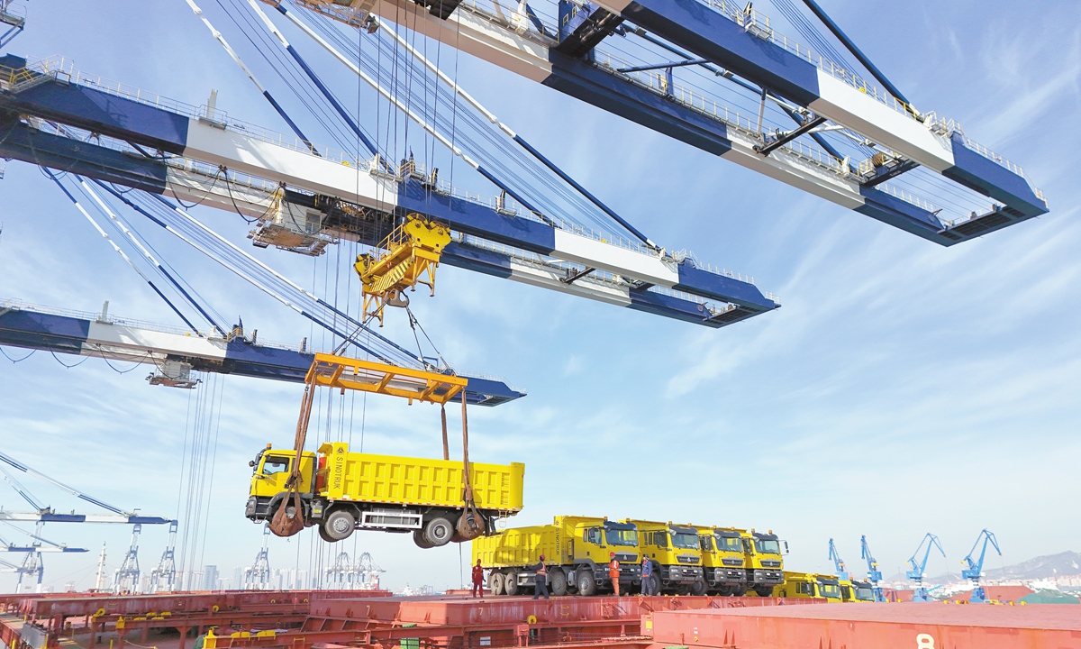 Engineering vehicles exported to Guinea are loaded onto a China-Africa liner at Yantai port in eastern China's Shandong province, January 25, 2024. Photo: VCG