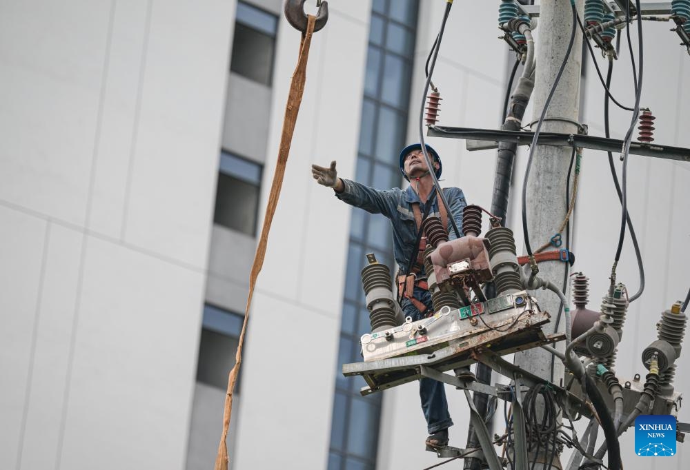 A staff member from a local power company repairs electrical facilities in Chengmai County, south China's Hainan Province, Sept. 9, 2024. Emergency response workers are busy fixing power supply facilities in Chengmai after Super Typhoon Yagi, the strongest autumn typhoon to land in China since 1949, hit Hainan on Friday. (Photo: Xinhua)