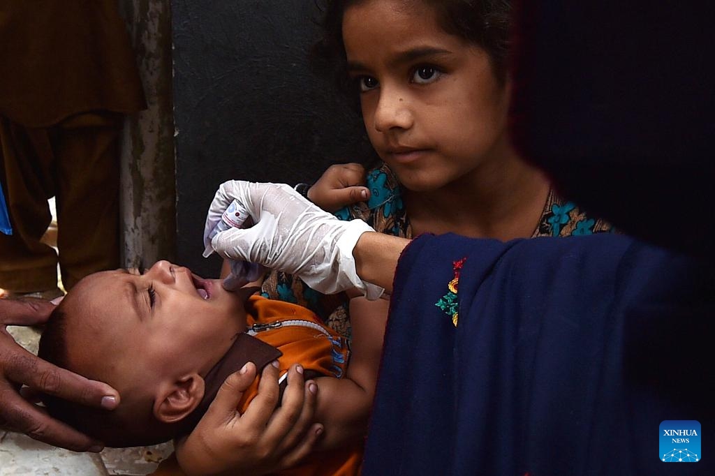 A health worker gives polio vaccination drops to a child during a special nationwide anti-polio campaign in southern Pakistani port city of Karachi on Sept. 9, 2024. Pakistani Prime Minister Shehbaz Sharif on Sunday kicked off a special nationwide anti-polio campaign as part of efforts to completely eradicate polio from the South Asian country. (Photo: Xinhua)