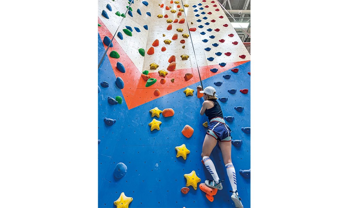 A citizen experiences rock climbing in Beijing on August 18, 2024. Photo: VCG