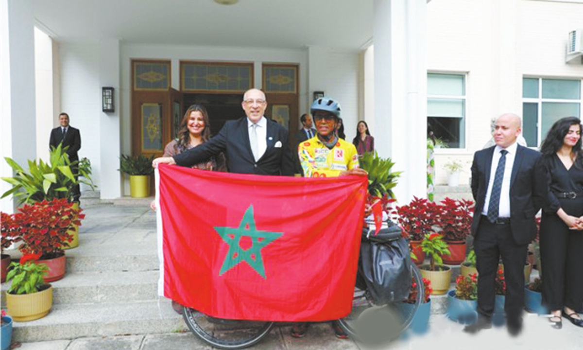 Moroccan Ambassador to China Abdelkader El Ansari welcomes cyclist Karim Mosta. Photo: People.cn