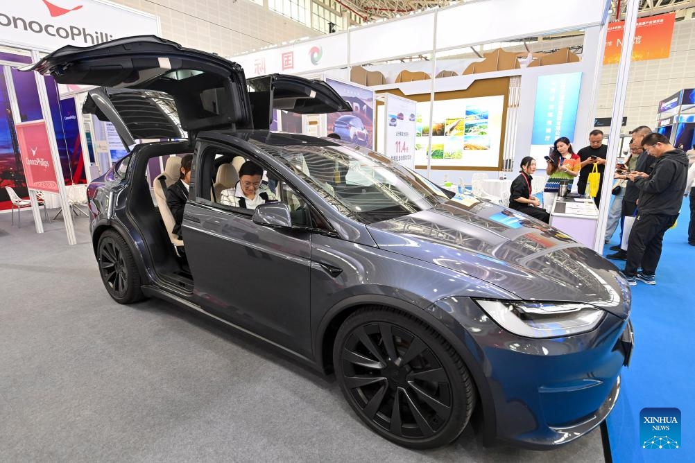 A new energy vehicle is on display at China (Taiyuan) International Energy Industry Expo 2024 in Taiyuan, north China's Shanxi Province, Sept. 11, 2024. The expo, which features special exhibition areas like wind power and photovoltaics, new energy storage, new energy vehicle and etc., is designed to demonstrate new technologies and products in the energy field. (Photo: Xinhua)