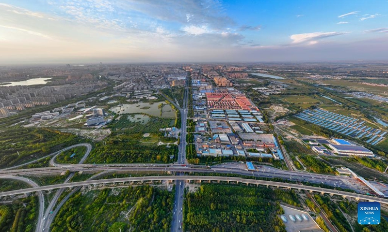 An aerial drone photo taken on Aug. 22, 2024 shows a view of Yinchuan City as seen from Lailong park in Xingqing District of Yinchuan, northwest China's Ningxia Hui Autonomous Region. (Photo: Xinhua)