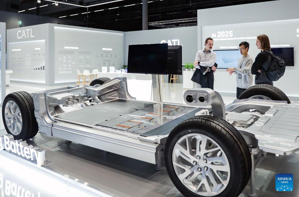 People visit the booth of Hongqi at the Automechanika in Frankfurt, Germany, Sept. 11, 2024. A leading trade fair for the aftermarket sector of the auto industry, Automechanika, kicked off on Tuesday, highlighting electrification and sustainability.(Photo: Xinhua)