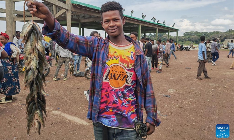 This photo taken with a cellphone shows that a vendor displaying his fish at a fish market near Hawassa Lake in Hawassa, Ethiopia, on Sept. 14, 2024. Located about 270 kilometers south to Addis Ababa, capital of Ethiopia, Hawassa Lake and the fish market nearby have been a draw for both locals and visitors for decades. (Photo: Xinhua)