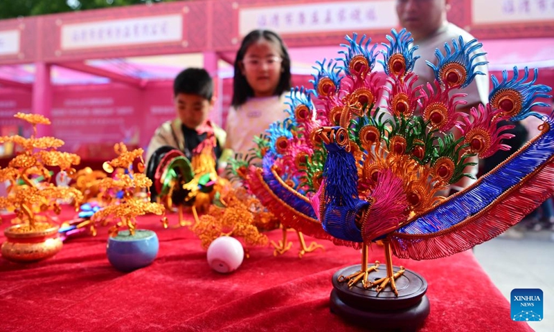 People select craft works during a shopping festival in Liaocheng, east China's Shandong Province, Sept. 15, 2024. The Mid-Autumn Festival is one of China's most important traditional holidays. Taking place annually on the 15th day of the eighth month in the Chinese lunar calendar, it will be observed on Sept. 17 this year. (Photo: Xinhua)