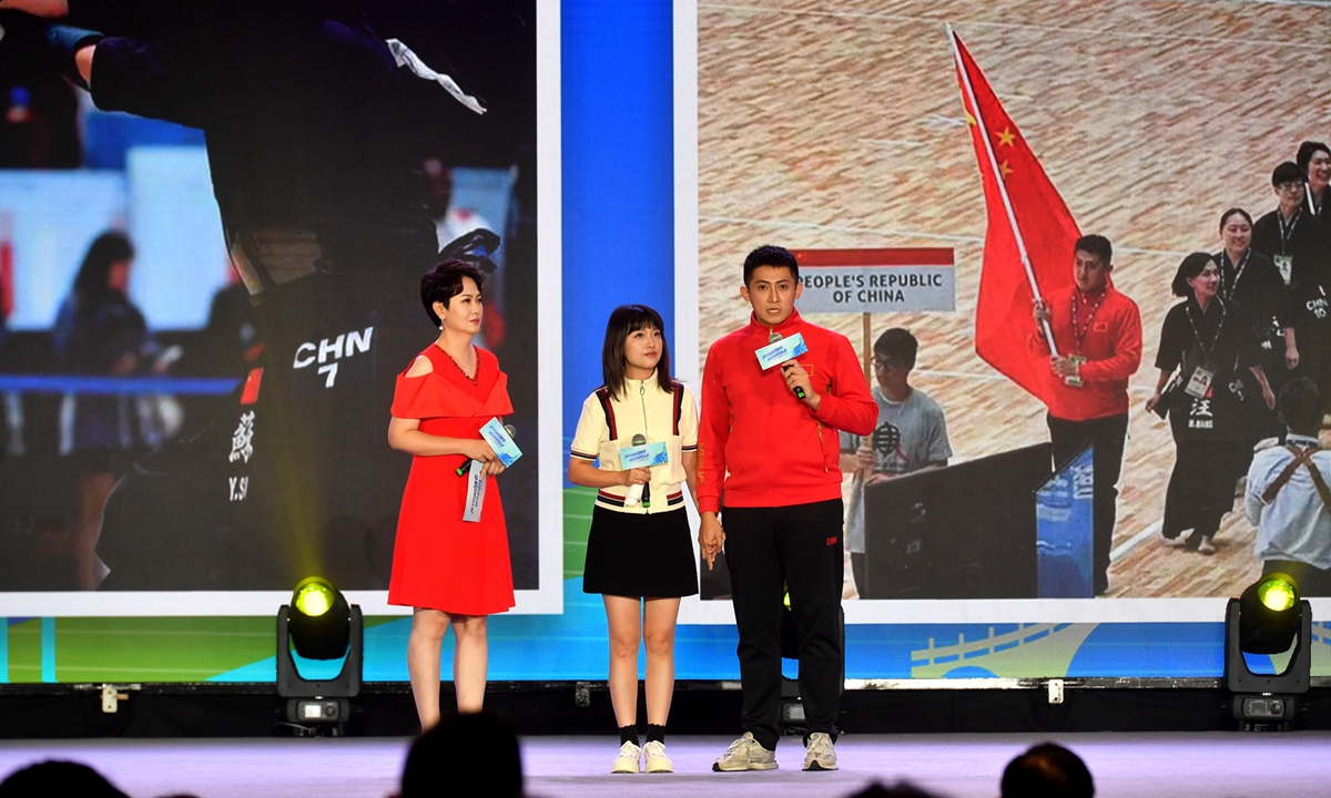 Su Yu-cheng (right)shares his experience of serving as the flag bearer for the Chinese Kendo team during the opening ceremony of the 19th World Kendo Championships at the 12th Taiwan Straits Youth Festival Summit held in Fuzhou, East China's Fujian Province on August 15, 2024. Photo: VCG