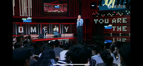 A screenshot shows Shan Shan performs in the <em>Stand-up Comedy and Friends</em> entertainment show. Photo: A screenshot from the Tencent video app