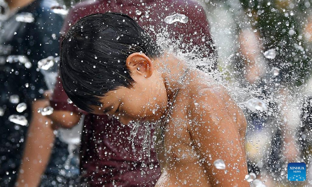 Children cools off by a fountain in Gwanghwamun during the last day of the Chuseok holidays in Seoul, South Korea, Sept. 18, 2024. (Photo: Xinhua)