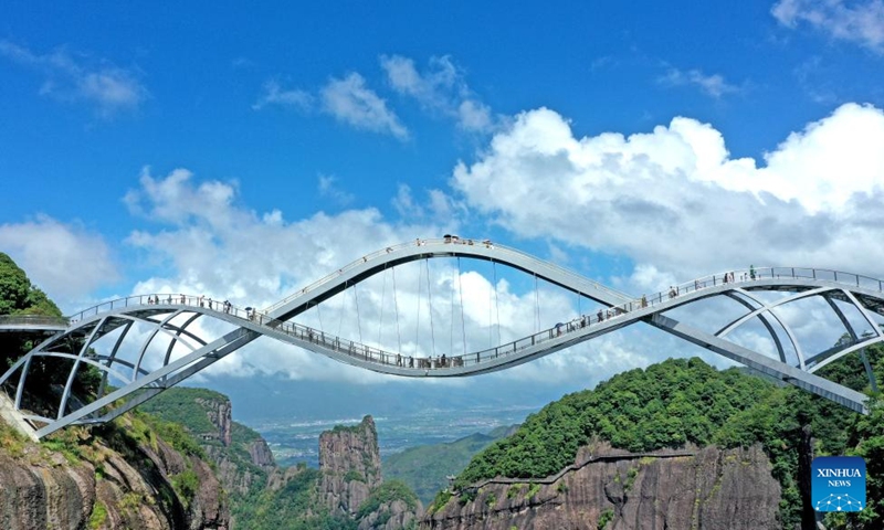 A drone photo taken on Sept. 17, 2024 shows tourists visiting the Shenxianju scenery spot in Taizhou, east China's Zhejiang Province.  (Photo: Xinhua)