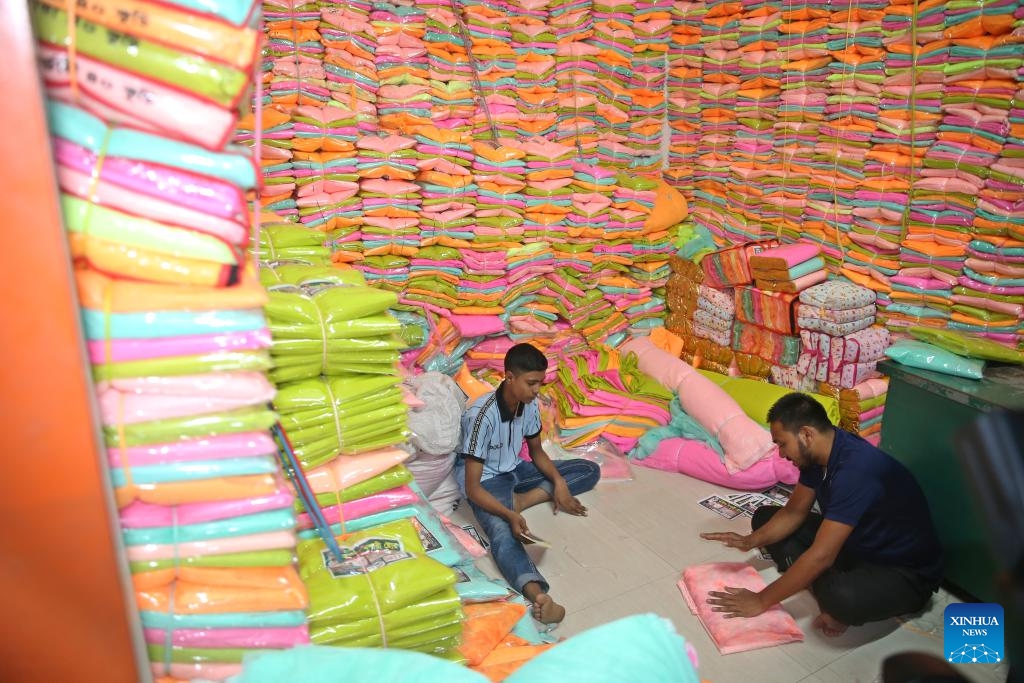 Vendors arrange mosquito nets at a market in Dhaka, Bangladesh, Sept. 18, 2024. The June-September monsoon period is the peak season for dengue fever in Bangladesh, a high-risk country prone to the mosquito-borne disease. Amidst the outbreak of dengue fever, the demand for mosquito nets has surged dramatically. (Photo: Xinhua)