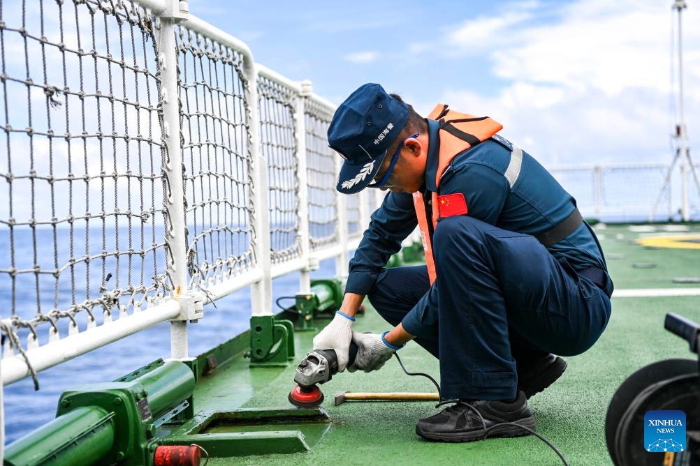 A law enforcer maintains equipment on China Coast Guard (CCG) vessel Sifang during a patrol task in waters adjacent to China's Huangyan Dao, Sept. 14, 2024. (Photo: Xinhua)