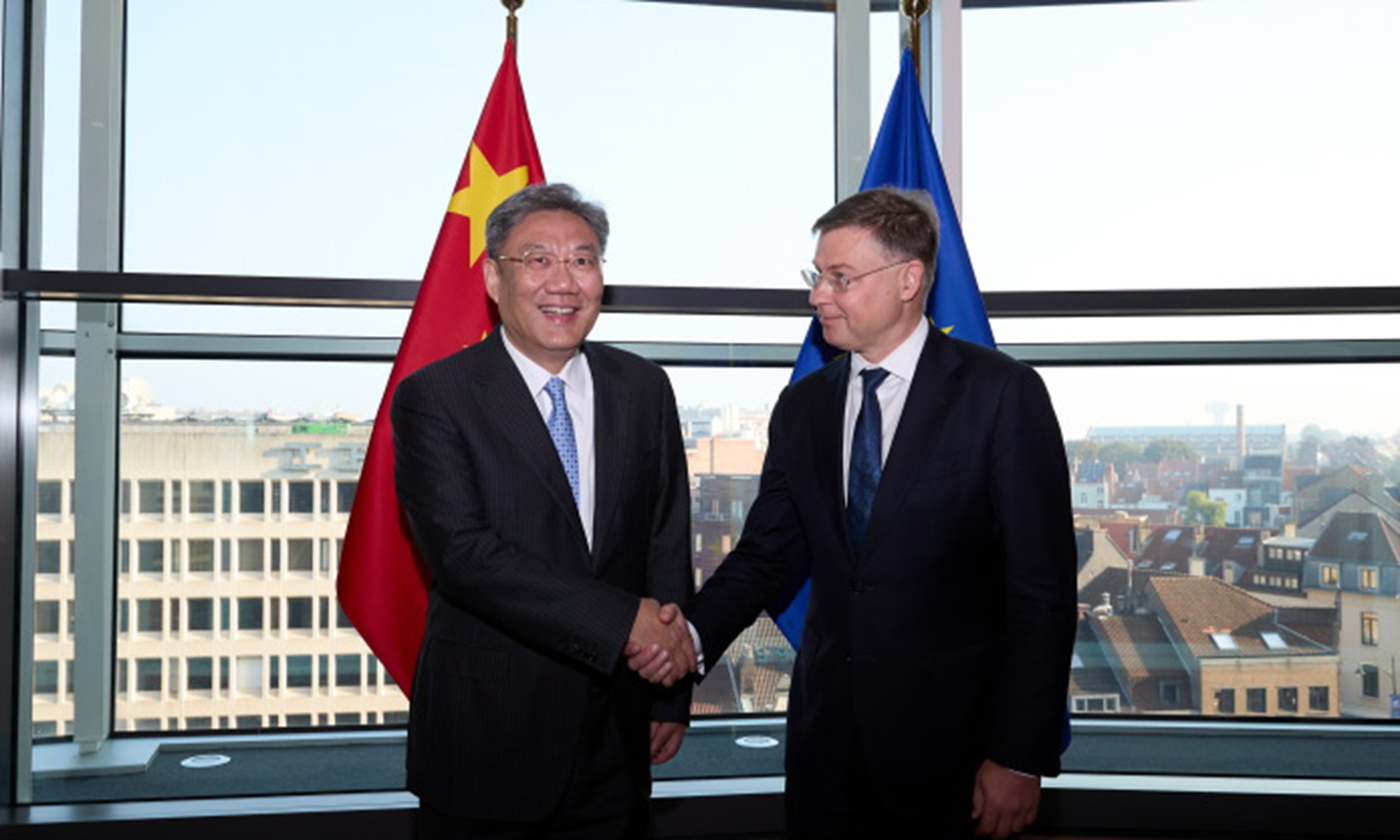 Chinese Minister of Commerce Wang Wentao and the European Commission Executive Vice President and Trade Commissioner Valdis Dombrovskis hold talks in Brussels. Photo: China's Ministry of Commerce