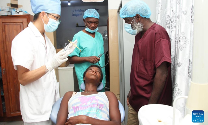 A doctor of the 27th batch of Chinese medical team communicates with a patient during a free dental clinic service event at a hospital in Lokossa, Benin, Sept. 20, 2024. (Photo: Xinhua)