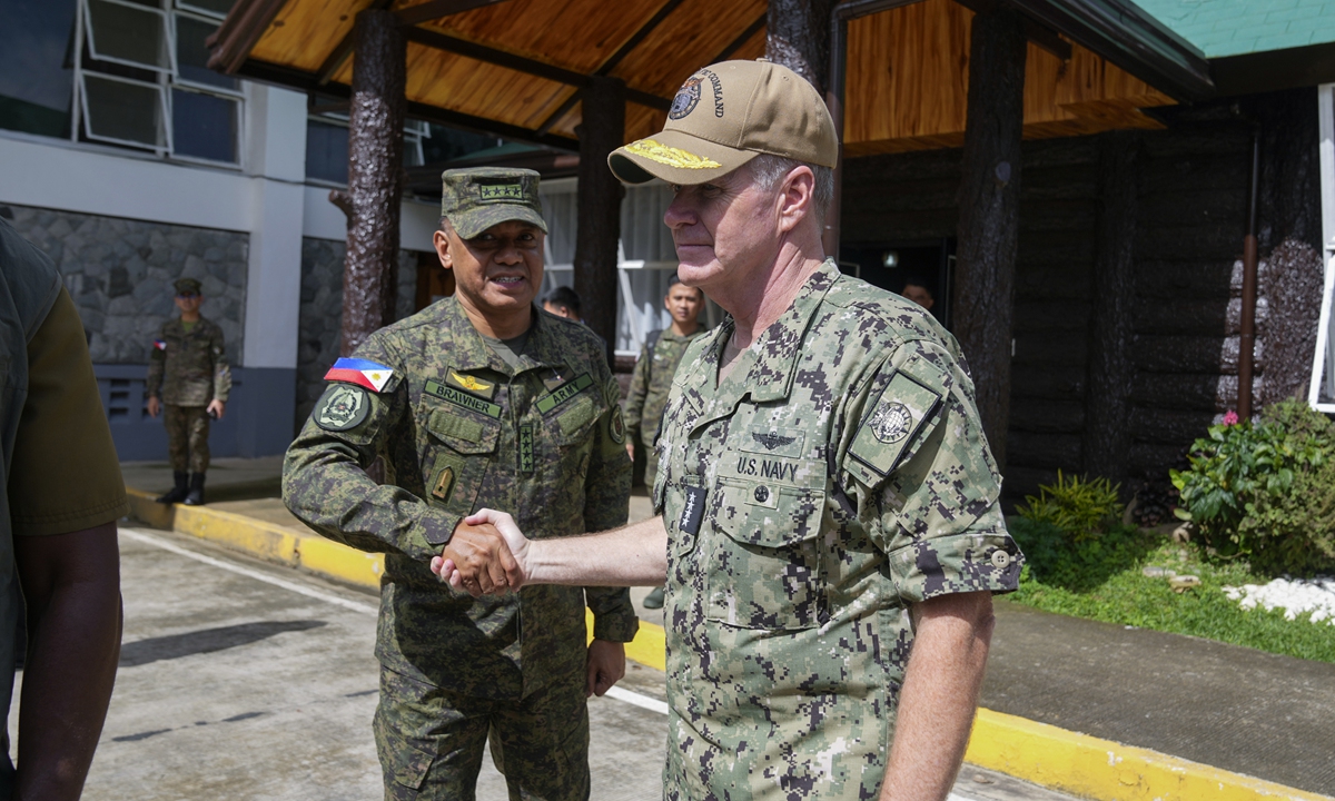 Chief of Staff of Philippine Armed Forces General Romeo Brawner Jr (left), shakes hands with US Indo-Pacific Command Commander Admiral Samuel Paparo after a press conference on the Mutual Defense Board-Security Engagement Board held at the Philippine Military Academy in Baguio on August 29, 2024. Photo: VCG