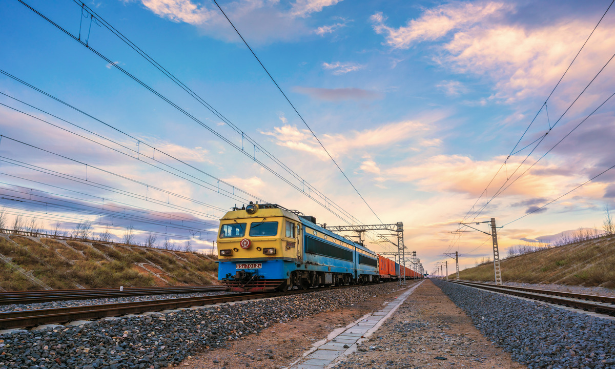 A China-Europe Railway Express train passes through Ulanqab, North China's Inner Mongolia Autonomous Region Photo: VCG