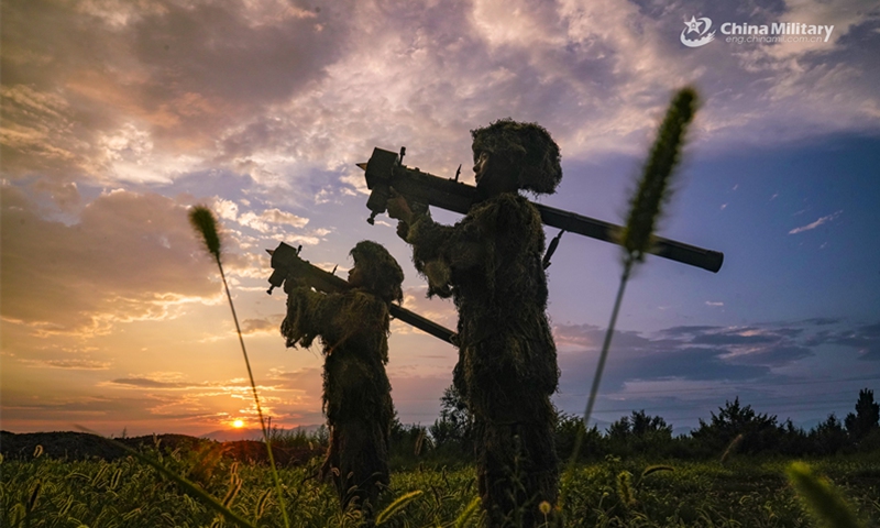 Airmen assigned to a portable air-defense detachment of a ground-to-air missile brigade under the Chinese PLA Central Theater Command aim at the target with hand-held missile tubes during a special training exercise on July 31, 2024. (Photo: China Military Online)