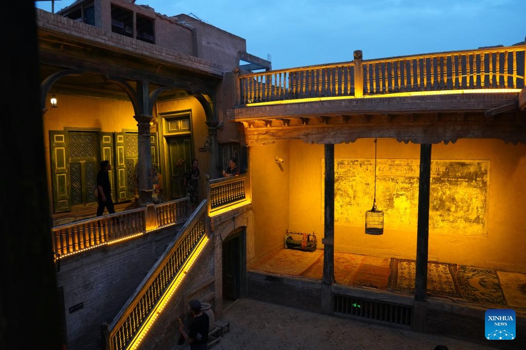 Tourists visit a local residential building with more than 300 years of history in the ancient city of Kashgar, northwest China's Xinjiang Uygur Autonomous Region, Sept. 19, 2024. (Photo: Xinhua)