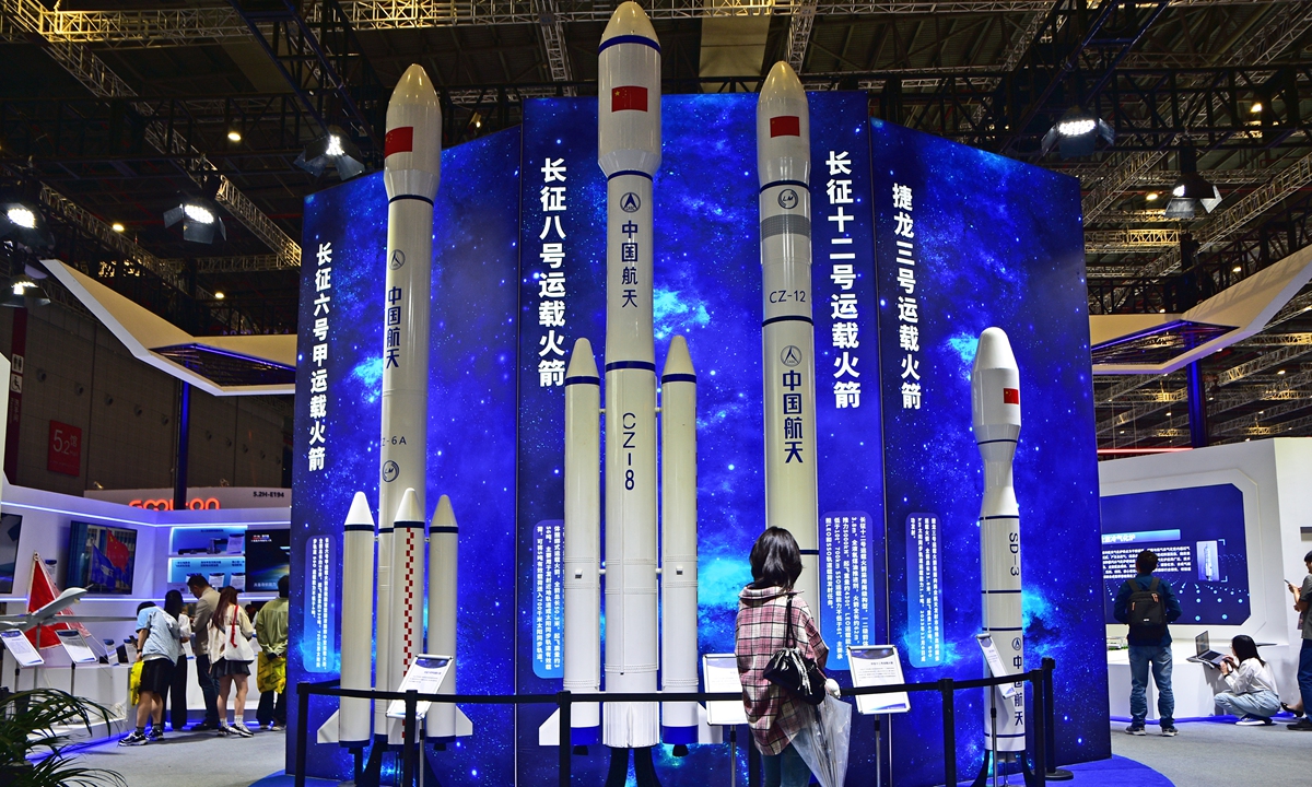 An outdoor billboard in Shanghai shows real time data on September 24, 2024 afternoon that the Shanghai Composite Index rebounded by 4.15 percent to 2,863.13 points, with the Shenzhen Component Index soaring 4.36 percent, and the Hong Kong Hang Seng Index soaring 3.96 percent to 18969.38 points. The Hang Seng Index closes higher on the day. Photo: VCG