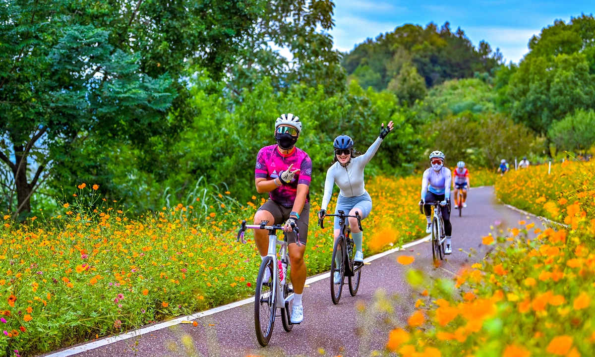 A bike relay race in Hangzhou, East China's Zhejiang Province on September 22, 2024. Photo: VCG