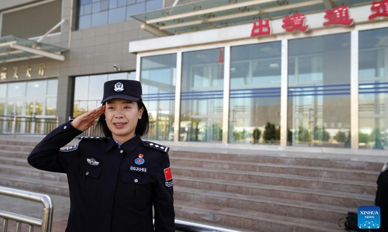 A police officer of Khunjerab border inspection station is pictured on duty at the Khunjerab Pass in Kashgar, northwest China's Xinjiang Uygur Autonomous Region, Sept. 20, 2024. Khunjerab Pass is a land port on the China-Pakistan border and an important gateway to South Asia and Europe. The pass used to offer seasonal access service that started on April 1 and ended on Nov. 30, but it has shifted to full-year service as of Sept. 20 this year. (Photo: Xinhua)