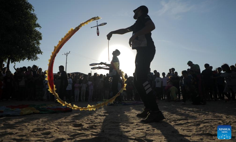 Volunteers perform circus acrobatics for displaced children in the southern Gaza Strip city of Khan Younis on Sept. 23, 2024. (Photo: Xinhua)