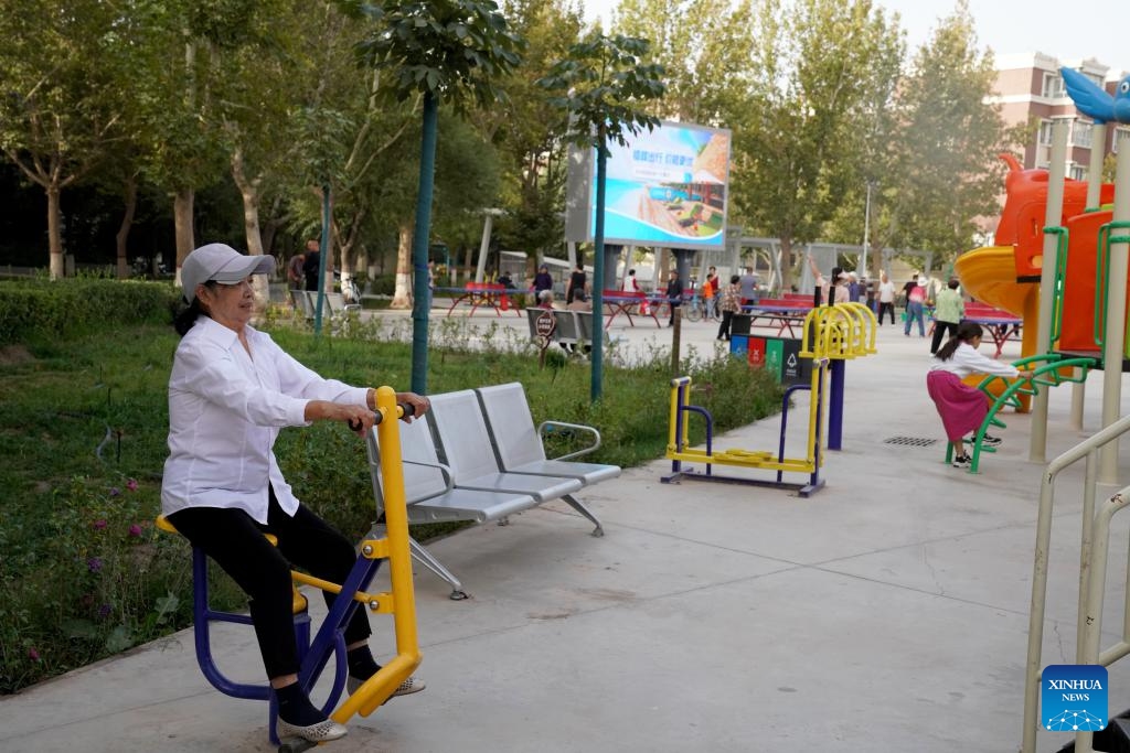 Residents do morning exercises on a square of the Donghu residential community in Kashgar, northwest China's Xinjiang Uygur Autonomous Region, Sept. 22, 2024. In recent years, the Donghu residential community in Kashgar has been actively exploring new models of service management for groups such as the elderly and young children. (Photo: Xinhua)