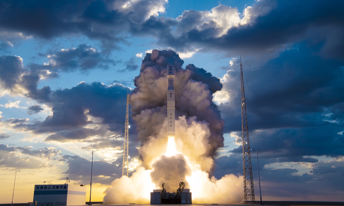 The Lijian-1 Y4 commercial carrier rocket carrying five satellites blasts off from the Jiuquan Satellite Launch Center in northwest China, Sept. 25, 2024. The rocket blasted off at 7:33 a.m. (Beijing Time) from the Jiuquan Satellite Launch Center in northwest China and sent a group of satellites, including the Jilin-1 SAR01A satellite and Yunyao-1 21-22 satellites, into their planned orbits. Photo: cnsphoto 