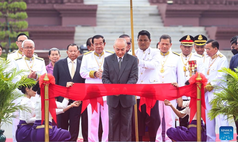 Cambodian King Norodom Sihamoni (C, front) cuts the ribbon to inaugurate the Constitutional Monument in Phnom Penh, Cambodia on Sept. 24, 2024. (Photo: Xinhua)