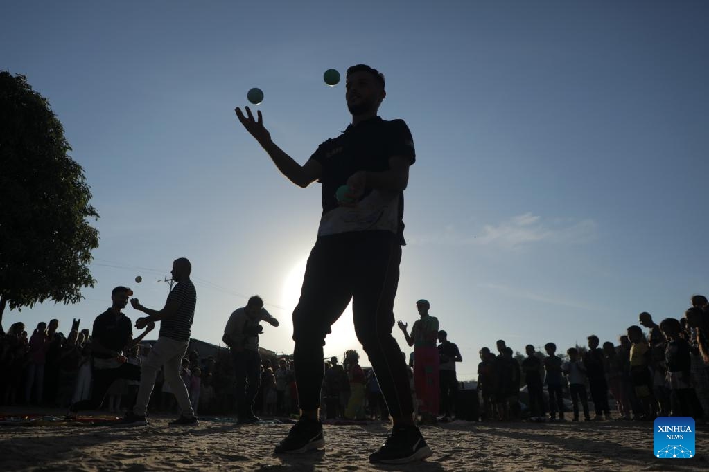 Volunteers perform circus acrobatics for displaced children in the southern Gaza Strip city of Khan Younis on Sept. 23, 2024. (Photo: Xinhua)