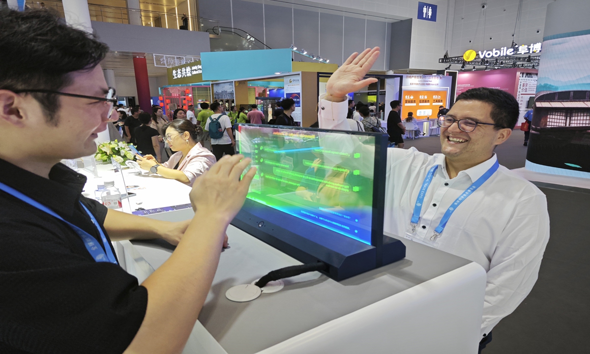 Foreign and Chinese attendees interact via an AI translation screen at the third Global Digital Trade Expo in Hangzhou, East China's Zhejiang Province on September 26, 2024. Photo: Yin Yeping/GT