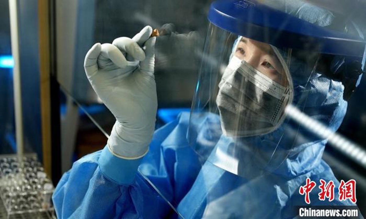 Fu Qiaomei, a researcher from the Institute of Vertebrate Paleontology and Paleoanthropology of the Chinese Academy of Sciences, conducts experiments on cheese samples in a clean room. Photo: Screenshot from China News Service