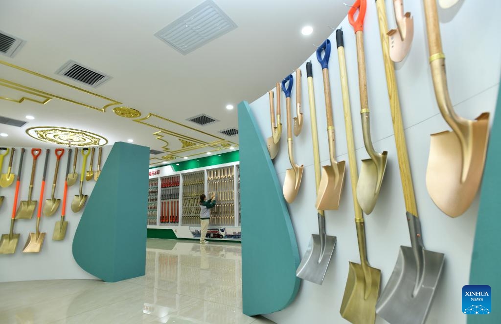 A worker arranges exhibits at the exhibition hall of a company producing explosion-preventive tools in Botou, north China's Hebei Province, Sept. 24, 2024. As one of the old industry bases in the central south of Hebei, Botou is dubbed origin of casting industry in the country, home to 322 casting companies, and boasting an annual output of 24.7 billion yuan (about 3.52 billion U.S. dollars) by clustered players there. (Photo: Xinhua)