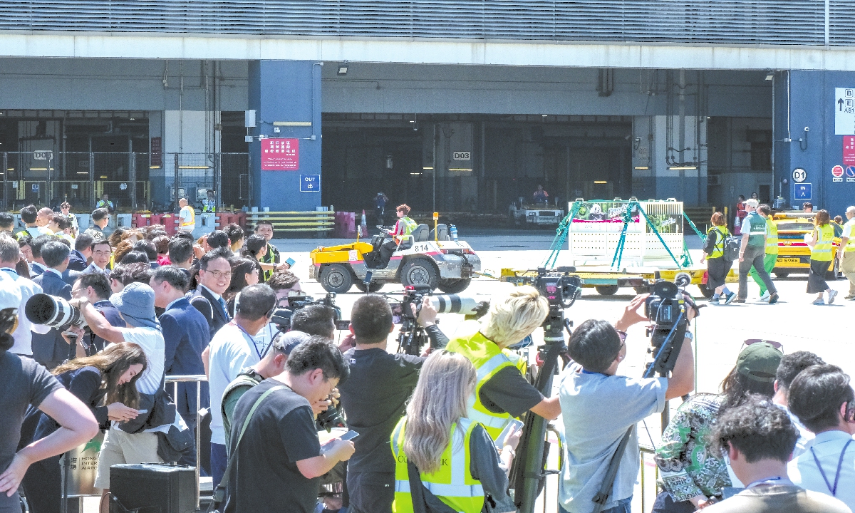 Giant pandas An An and Ke Ke are unloaded from a plane at the Hong Kong International Airport on September 26, 2024. The pair of giant pandas gifted by the Chinese central government to the Hong Kong Special Administrative Region arrived in the city with great enthusiasm toward them on the day. (See story on Page 4) Photo: cnsphoto