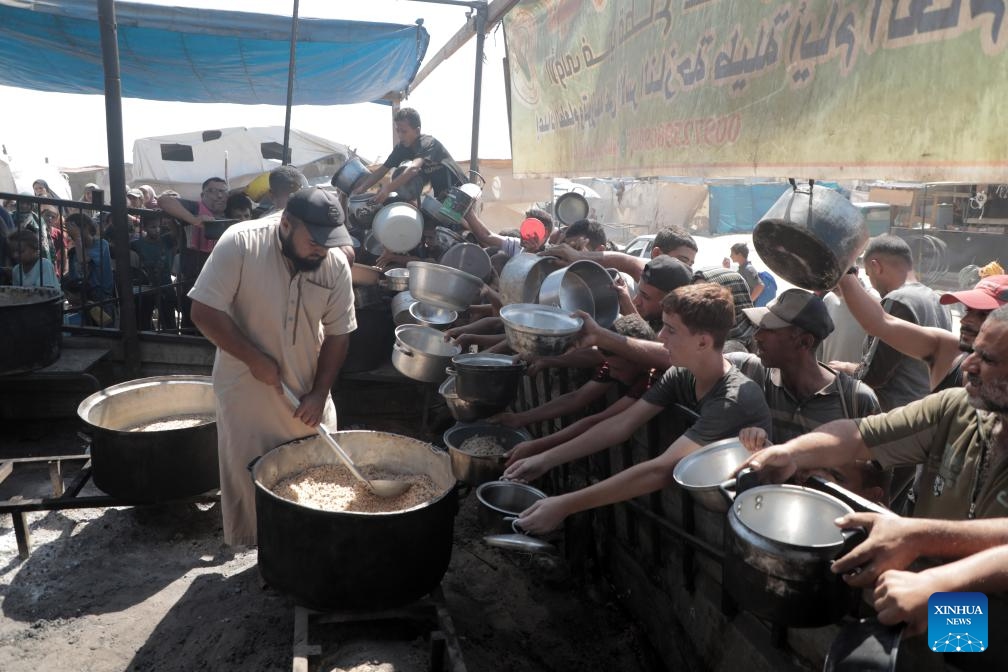 Palestinian people receive food relief in the southern Gaza Strip city of Khan Younis, on Sept. 24, 2024. (Photo: Xinhua)