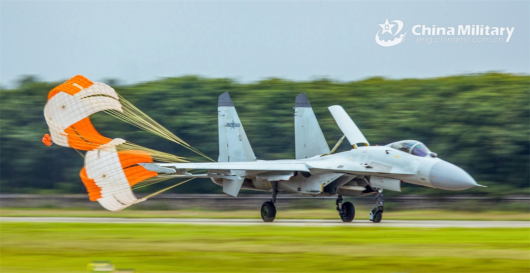 A fighter jet attached to a naval aviation unit under the PLA Southern Theater Command pops a drag parachute to slow down on the runway after completing a multi-subject flight training exercise on June 13, 2024. (Photo: chinamil.com.cn)